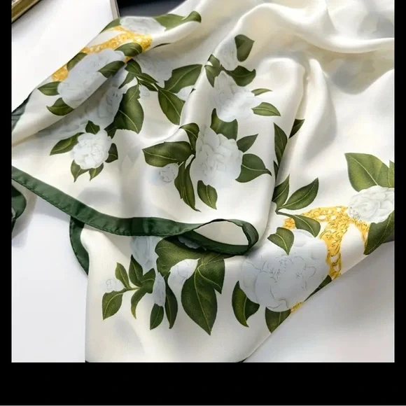 NEWT FLORAL SCARVE SATIN NECK. - Picture 3 of 9